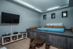 TV a/nebo společenská místnost v ubytování Oneiro Villa - Voted the best Villa in Rhodes, Greece!