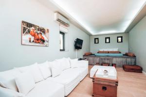 Posezení v ubytování Oneiro Villa - Voted the best Villa in Rhodes, Greece!