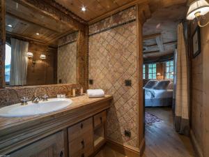 a bathroom with a sink and a mirror at Luxueux Duplex 4* avec parking privé au cœur de Courchevel 1850 - FR-1-575-15 in Courchevel +12 photos