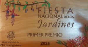 a bottle of fiesta national delights jardinesarmaarmaarmaarmaarma at Cabaña Naxara III in Villa La Angostura