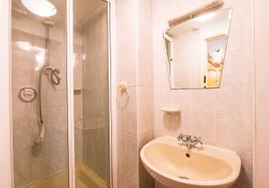 a bathroom with a sink and a shower at Rose Cottage in Richmond +24 photos