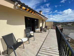 A balcony or terrace at Apartamentos Montejurra