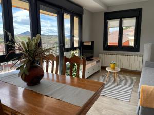A seating area at Apartamentos Montejurra