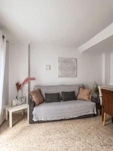 a living room with a bed and a table at LXR Bienestar 3HAB pasos del mar in Tarifa