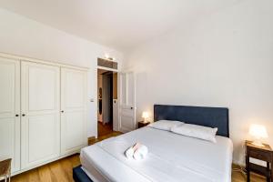 מיטה או מיטות בחדר ב-Grand appartement lumineux 2-4 personnes