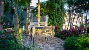 Jardín al aire libre en Lazy Parrot Inn