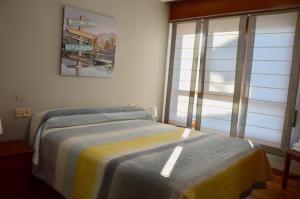 A bed or beds in a room at Apartamentos Montejurra