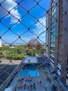 a view of a building from a chain link fence at Piazza com acesso ao Acqua Park - Adriele in Caldas Novas