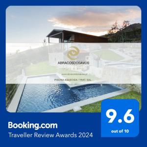 un folleto para un premio de revisión de viajes con una foto de una piscina en Abraços dos Avós - Casas do Monte en Vila Verde