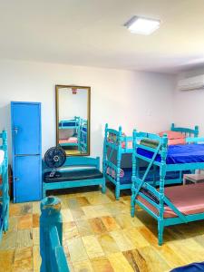 Cama ou camas em um quarto em Onça da Praia Hostel