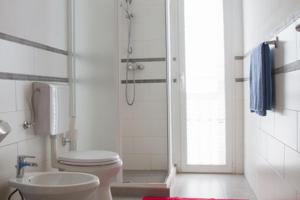 Ένα μπάνιο στο Ideal Location +15 φωτογραφίες