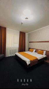 Ένα ή περισσότερα κρεβάτια σε δωμάτιο στο Рауан