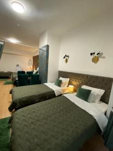 Habitación de hotel con 2 camas en Allaga House, en Budapest