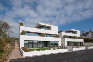 an image of a white house at 2 The Bay in Coldingham