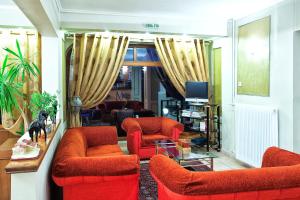 A seating area at Anastassiou Hotel - Bike and motorcycle friendly hotel