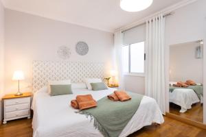 Łóżko lub łóżka w pokoju w obiekcie Apartamento Renovado "Hogar Las Vistas"