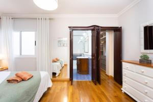 Łóżko lub łóżka w pokoju w obiekcie Apartamento Renovado "Hogar Las Vistas"