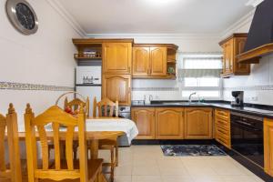 Kuchnia lub aneks kuchenny w obiekcie Apartamento Renovado "Hogar Las Vistas"