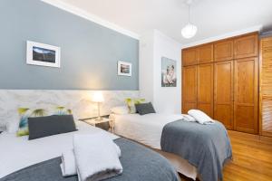 Łóżko lub łóżka w pokoju w obiekcie Apartamento Renovado "Hogar Las Vistas"