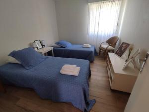 Sarcelles, appartement spacieux tesisinde bir odada yatak veya yataklar