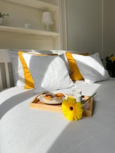Ліжко або ліжка в номері Cozy room with shared bathroom on Rua Augusta
