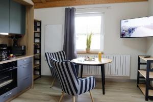 Natur- und Aktivresort Senftenberg的厨房或小厨房