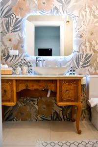 Ένα μπάνιο στο Captain Theo's modern apartment Martina +33 φωτογραφίες