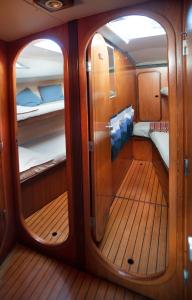 a small room with two bunk beds on a boat at XSail mediterraneo sport experience in Piombino