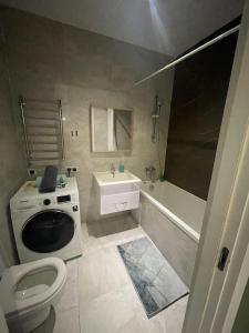 Um banheiro em Жк braun