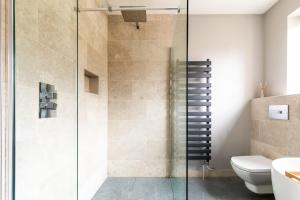 a bathroom with a shower and a toilet at Luxury Home with Garden, Gym, Free Parking & Roof Terrace! in Batheaston