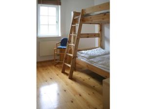 Uma ou mais camas em beliche num quarto em Holiday apartment Bad Saarow