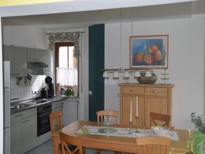 Kitchen o kitchenette sa Pleasant apartment in Pottenstein