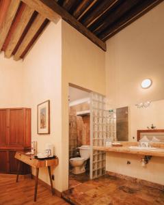 a bathroom with a toilet and a sink at Hotel Casa Antigua in Oaxaca City