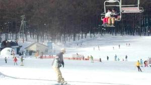 a group of people riding a ski lift in the snow at Cottage Karuizawa - Vacation STAY 07556v in Oiwake