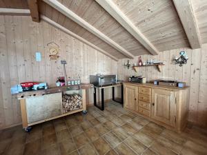 a kitchen with wooden cabinets and a counter in a room at Gartenwohnung im modernen Stil in Unterkulm