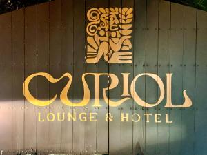 Vottorð, verðlaun, skilti eða annað skjal til sýnis á Curiol Boutique Hotel & Lounge