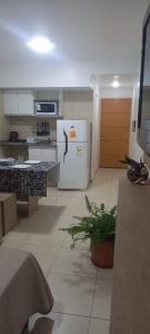 een keuken met een witte koelkast in de kamer bij Lavalle 665 in San Miguel de Tucumán