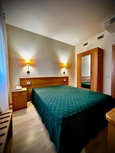 Postel nebo postele na pokoji v ubytování Hotel Ponte Molo