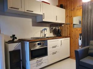 Köök või kööginurk majutusasutuses Saunamökki Emäsalossa