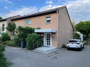 a house with a car parked in front of it at Monteurzimmer In Durlach! By Simplex in Karlsruhe