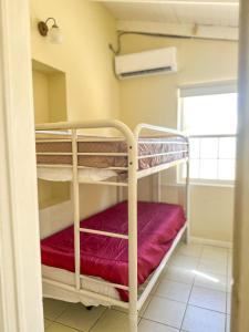 a bunk bed room with two bunk beds at Villa Rubia Bonaire in Kralendijk