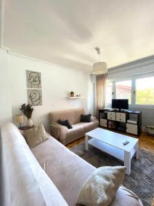 a living room with a couch and a coffee table at Apartamento en Getxo. Cercano al puerto viejo in Getxo