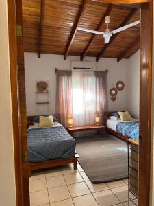 Rúm í herbergi á Curiol Boutique Hotel & Lounge