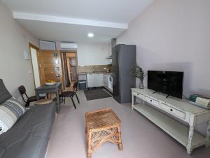a living room with a couch and a flat screen tv at Mina32 by 7Escalones in Rota