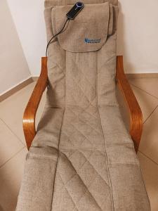 Posezení v ubytování Beach Suite Israel- Best View, Gym, Massage Chair, Low Fee For Off-Site Indoor Pool Spa ביץ סוייט ישראל- נוף ים מאלף, כיסא מסאז, חדר כושר, אפשרות לבריכה מקורה, וספא בתשלום ממש מוזל