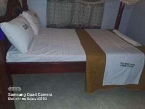 Postel nebo postele na pokoji v ubytování Kal Era Suites