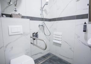 Kúpeľňa v ubytovaní Garni Hotel IMPERIUM Subotica