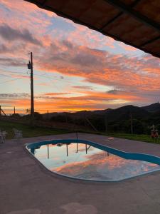 Bazén v ubytování Chácara Pôr do Sol nebo v jeho okolí + 11 fotografií