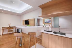 Kuchyň nebo kuchyňský kout v ubytování favehotel Palembang