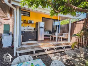 a kitchen and dining area of a house at Airport Pamatai Studio in Faaa